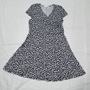 Lark & Ro women’s v neck short sleeve dress size Large.